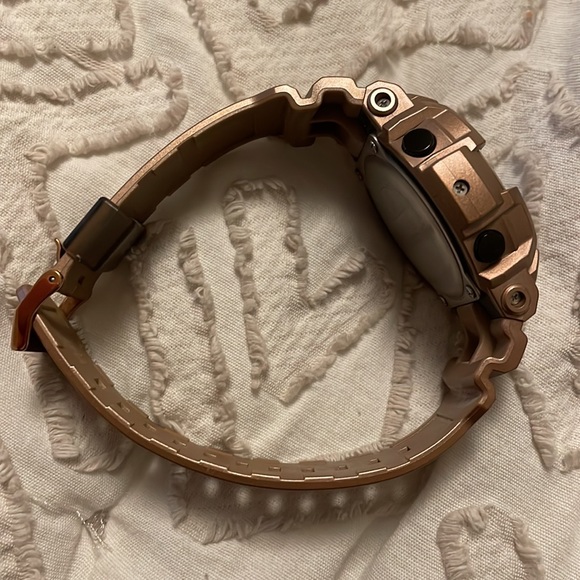 Casio G-Shock GA-200GD 5229 men’s large watch - Picture 4 of 10